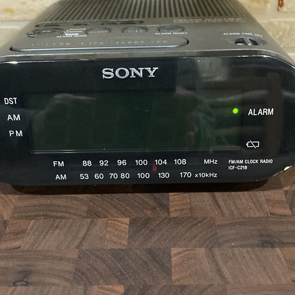 Sony Dream Machine Alarm Clock Radio - Picture 4 of 6